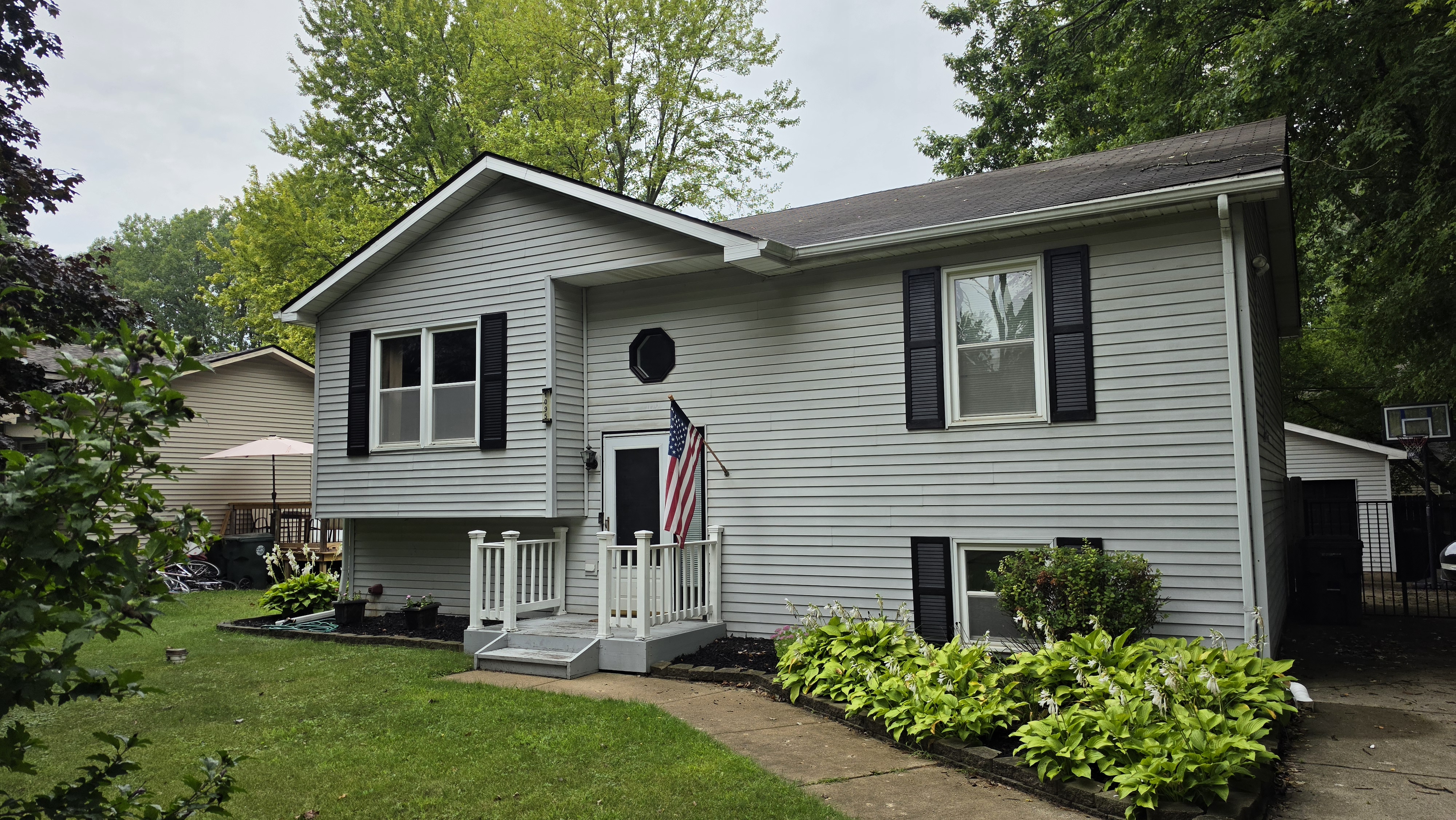 1095 Seabury Drive home for sale in Orion Township Michigan